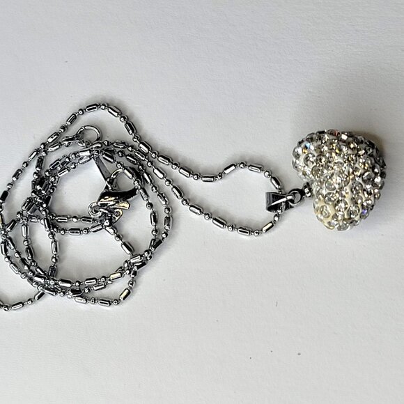 White Heart Shape Pendant On 18K Silver Necklace - Picture 6 of 12